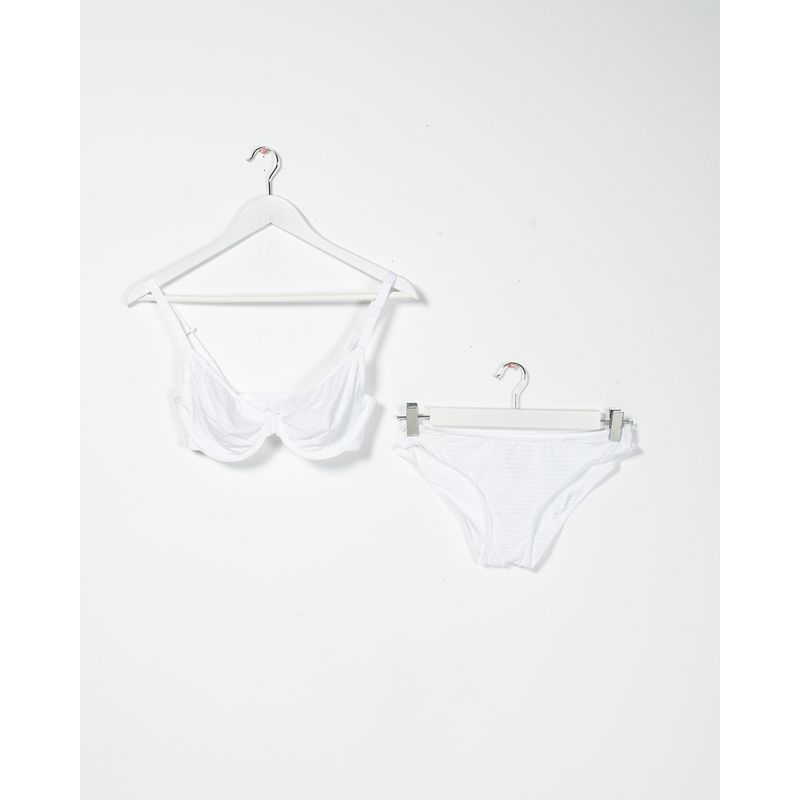 Set-sutien-si-chilot-fara-burete-cu-sustinere-metalica-la-cupe