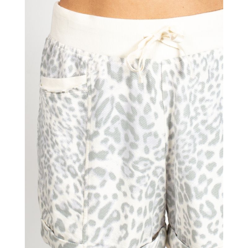 Pantaloni-scurti-animal-print-cu-snur-in-talie-N904643001