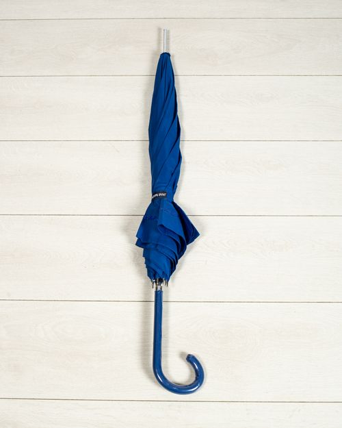 Umbrela albastra cu aplicatii