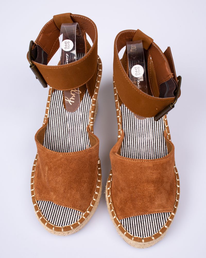 Sandale-cu-talpa-inalta-si-calcai-acoperit-pentru-femei-22YEL02024