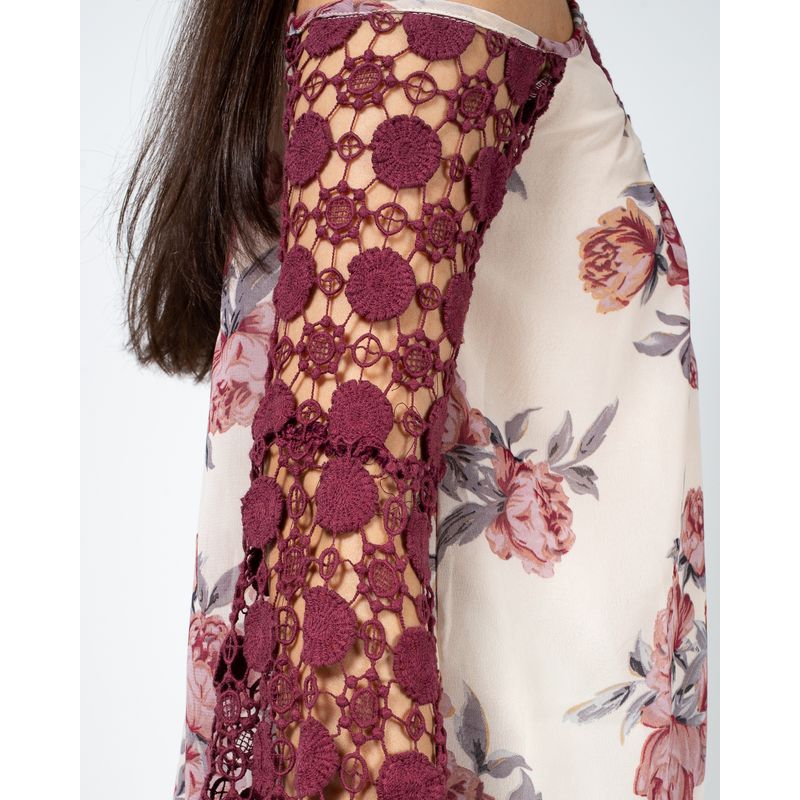 Bluza-cu-maneci-clopot-din-dantela-brodata-N230530013