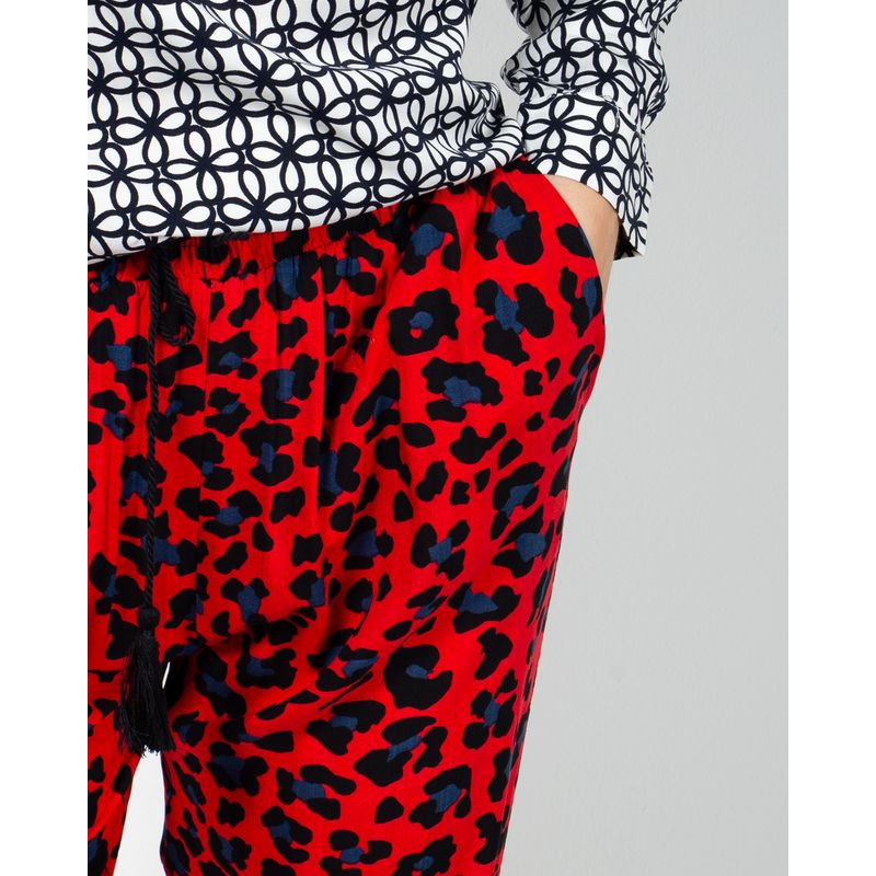 Pantaloni-lungi-animal-print-cu-snur-in-talie-si-buzunare-23ITT45012