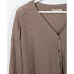 Bluza-calduroasa-cu-maneca-lunga-si-decolteu-23MAY14028