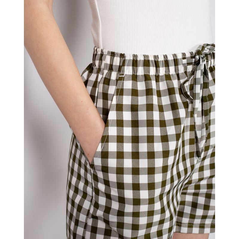 Pantaloni-scurti-in-carouri-cu-talie-elastica-23ITTH9016