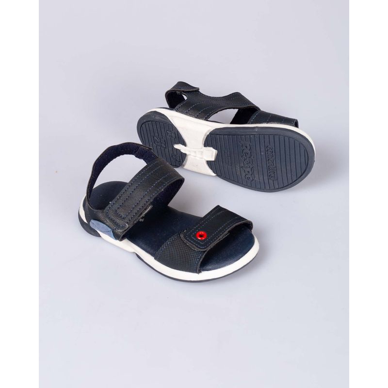 Sandale-usoare-cu-talpa-flexibila-si-inchidere-cu-scai-pentru-baieti-24HAT02008
