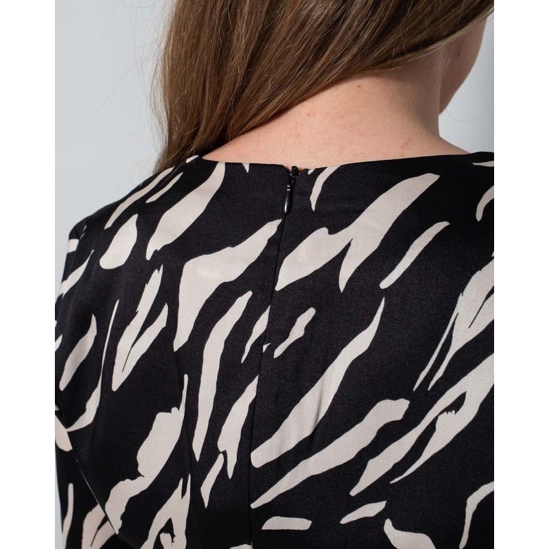 Rochie-scurta-cu-decolteu-23YEL17011