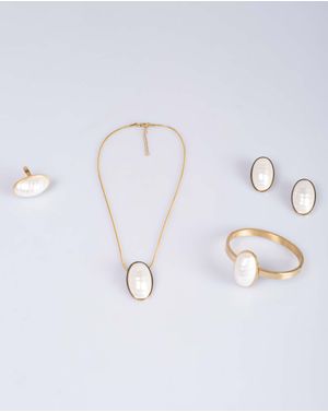 Set format din 4 accesorii aurii cu piatra alba