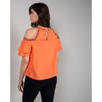 Bluza-cu-umerii-goi-si-model-brodat-N231677001