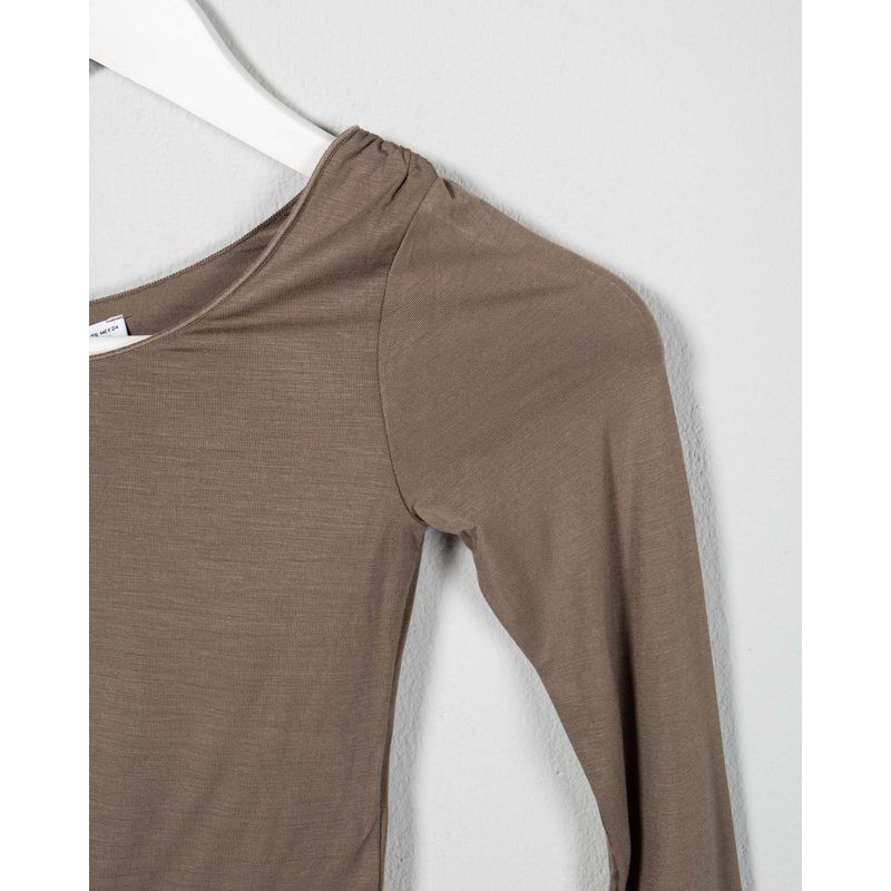 Bluza-subtire-cu-un-umar-gol-25TEK01027