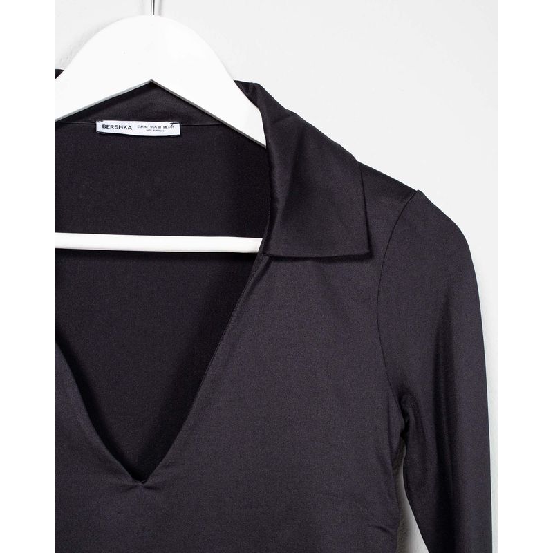 Bluza-cu-maneca-lunga-si-decolteu-25TEK01034