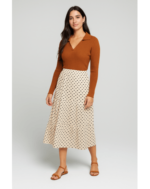 Pulover cărămiziu cu decolteu în V – elegant, moale și ușor de asortat 24SDP01258