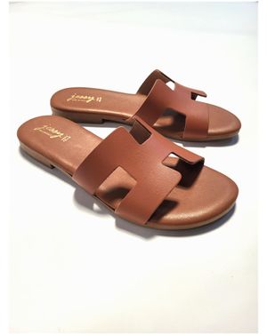Sandale din piele naturală cu formă clasică și decupaj modern 25AIM01004