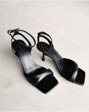 Sandale negre din piele naturală cu baretă și toc subțire