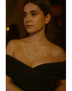 Colier elegant la baza gatului
