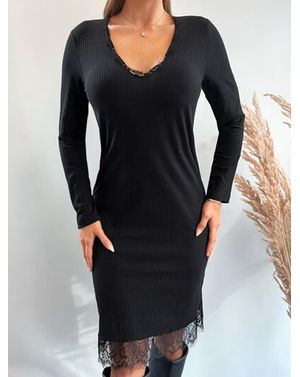 Rochie midi tricotată cu decolteu și inserție de dantelă – Quiet Confidence 25MEX11062