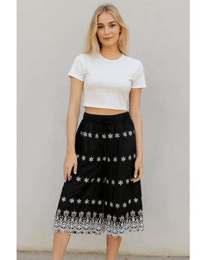 Pantaloni culotte din bumbac cu broderie decorativă N2501G1007