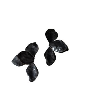 Cercei Black Flower