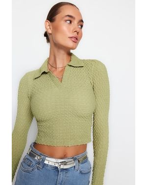 Bluză Cropped cu Guler 25KKW01955