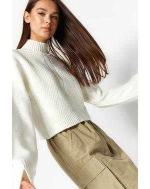 Pulover din tricot cu guler inalt si mansete largi 25KKW01U29