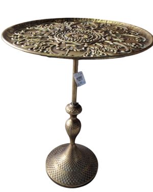 Masă decorativă metalică cu model ornamental 25TAI51002