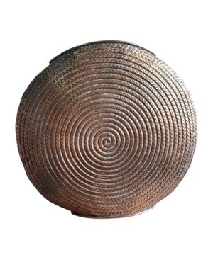 Vază decorativă realizată din metal 25TAI50004