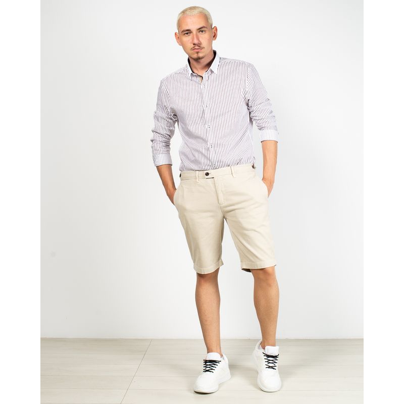 Pantaloni-scurti-cu-buzunare-si-nasturi
