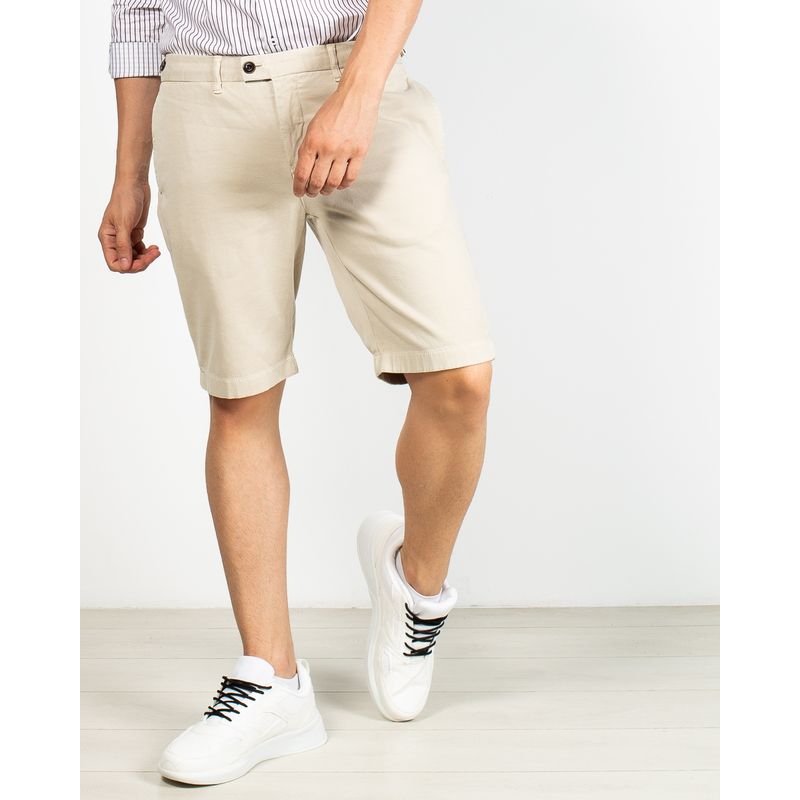 Pantaloni-scurti-cu-buzunare-si-nasturi