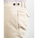 Pantaloni-scurti-cu-buzunare-si-nasturi