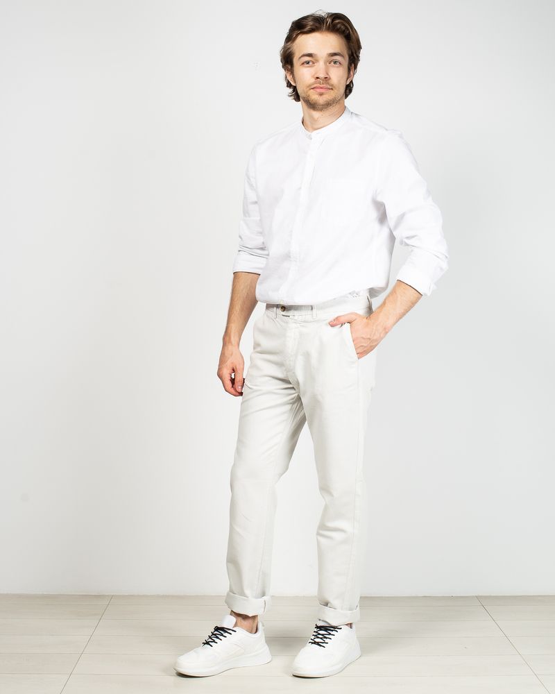 Pantaloni-drepti-cu-buzunare-si-nasturi