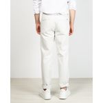 Pantaloni-drepti-cu-buzunare-si-nasturi