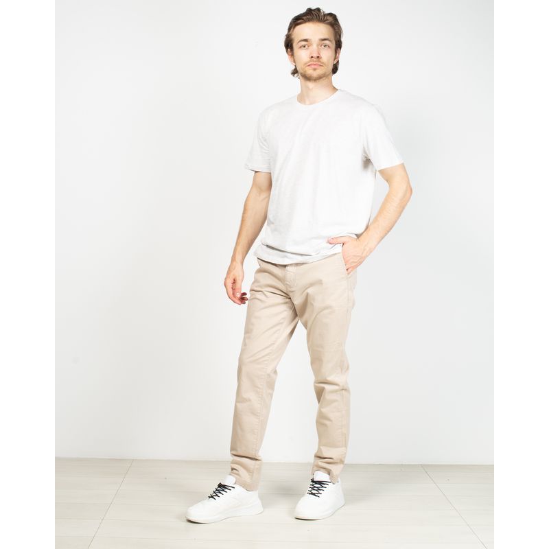 Pantaloni-drepti-cu-buzunare