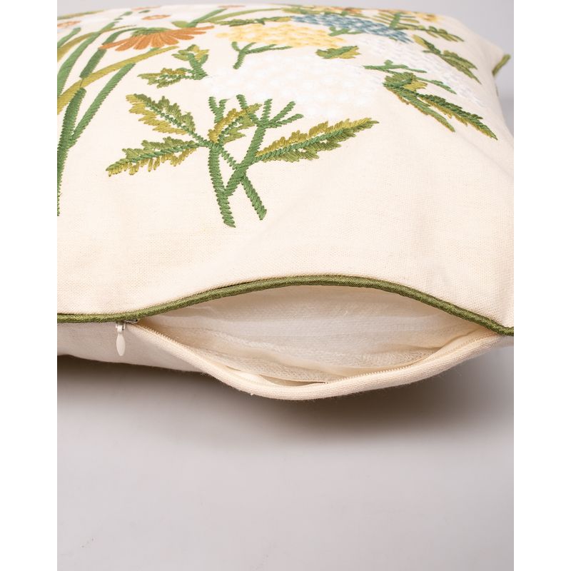 Perna-decorativa-cu-flori-brodate