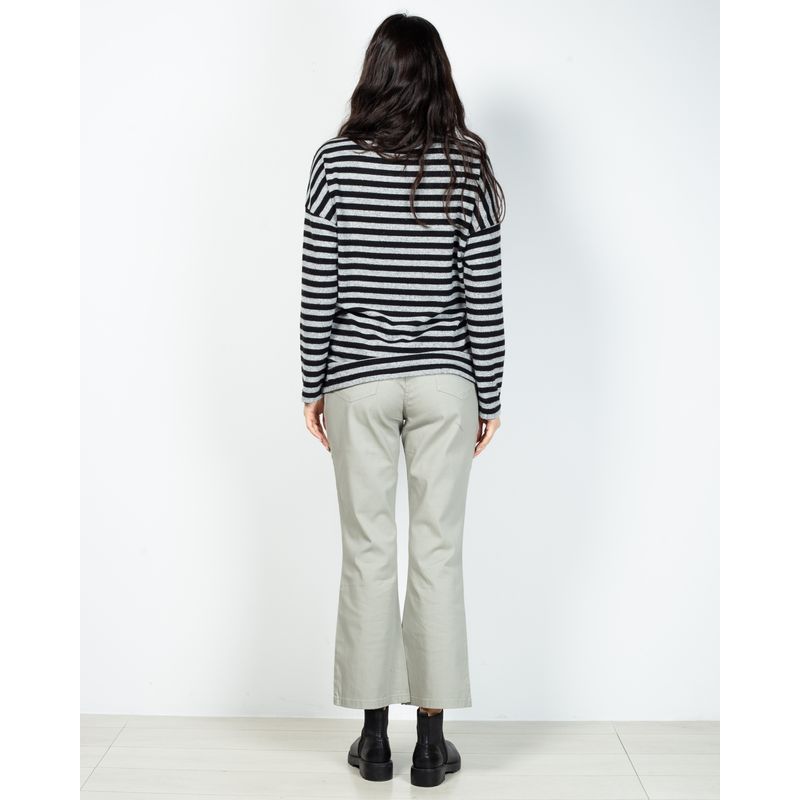 Pantaloni-evazati-cu-buzunare-2030901031